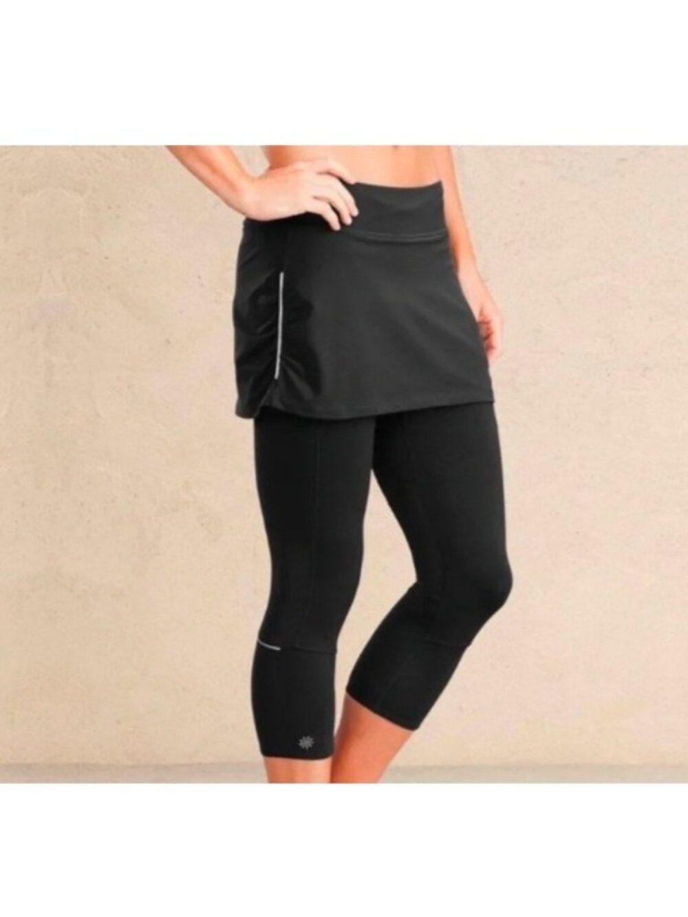Athleta Womens Size XS Contender 2 in 1 Black Cropped Capri Leggings With Skirt